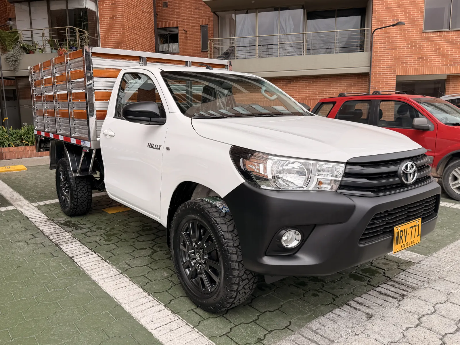 TOYOTA HILUX 2.4 DIÉSEL 4X4 2027