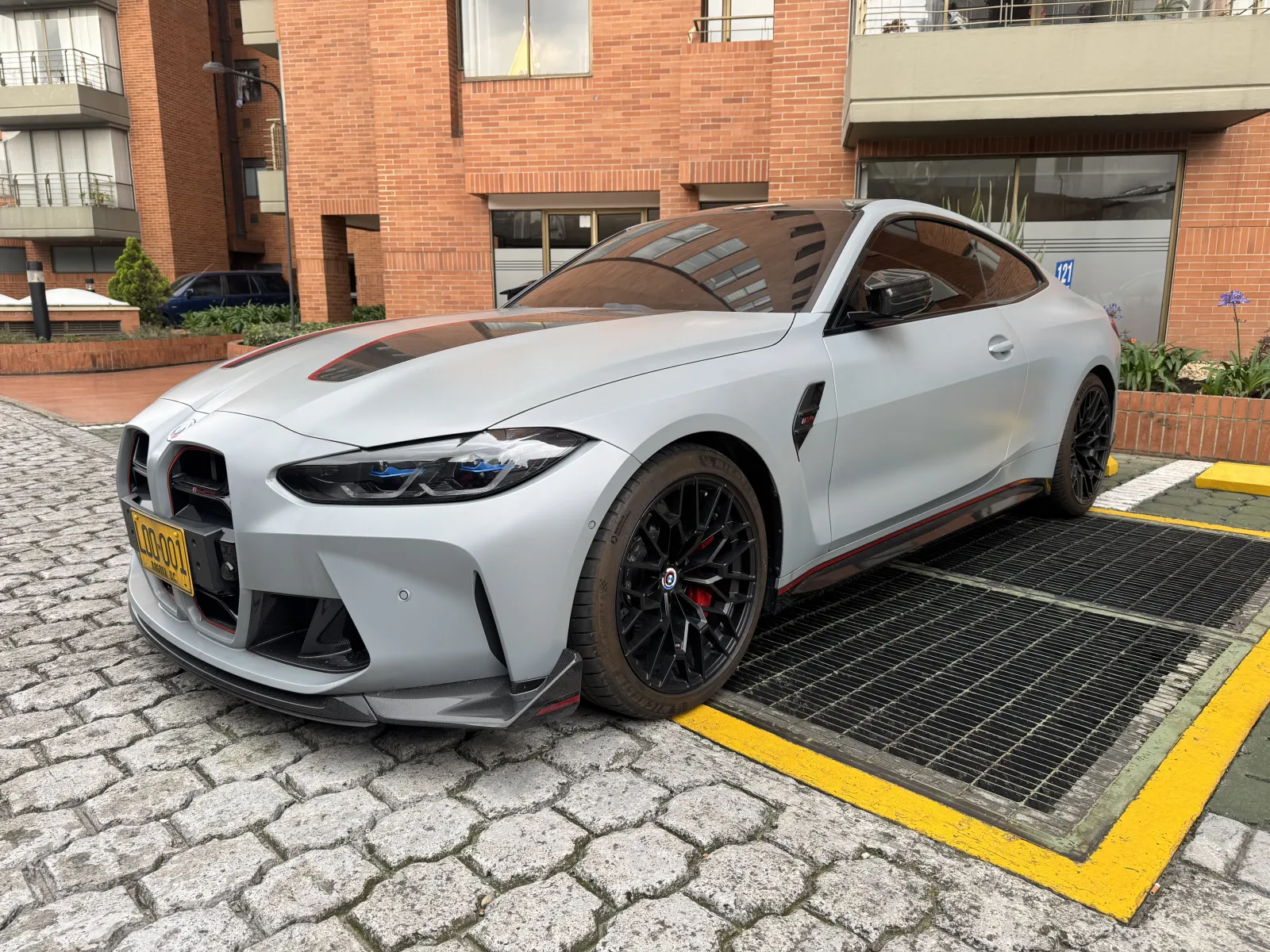 BMW M4 CSL 2023