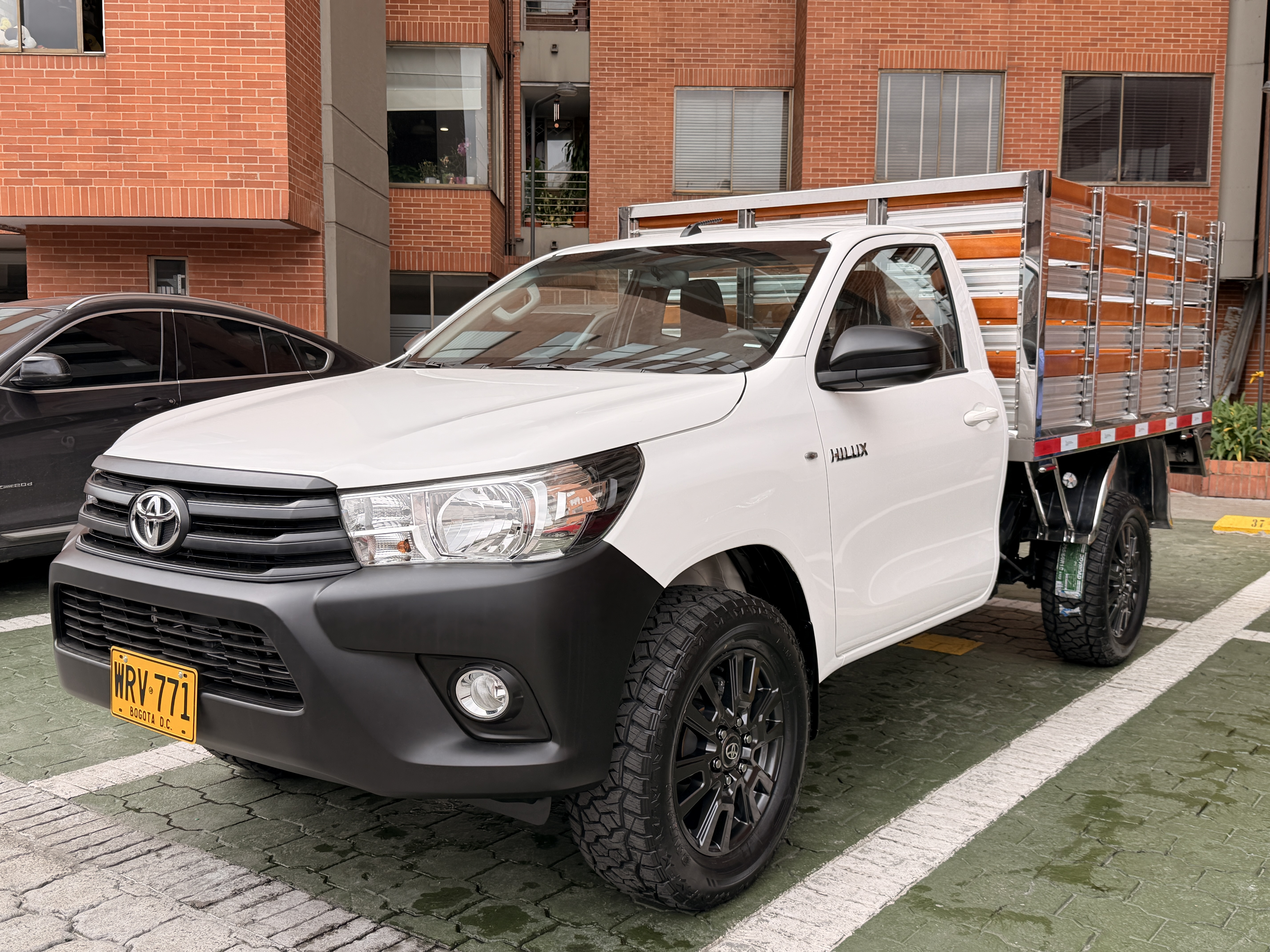 TOYOTA HILUX 2.4 DIÉSEL 4X4 2027