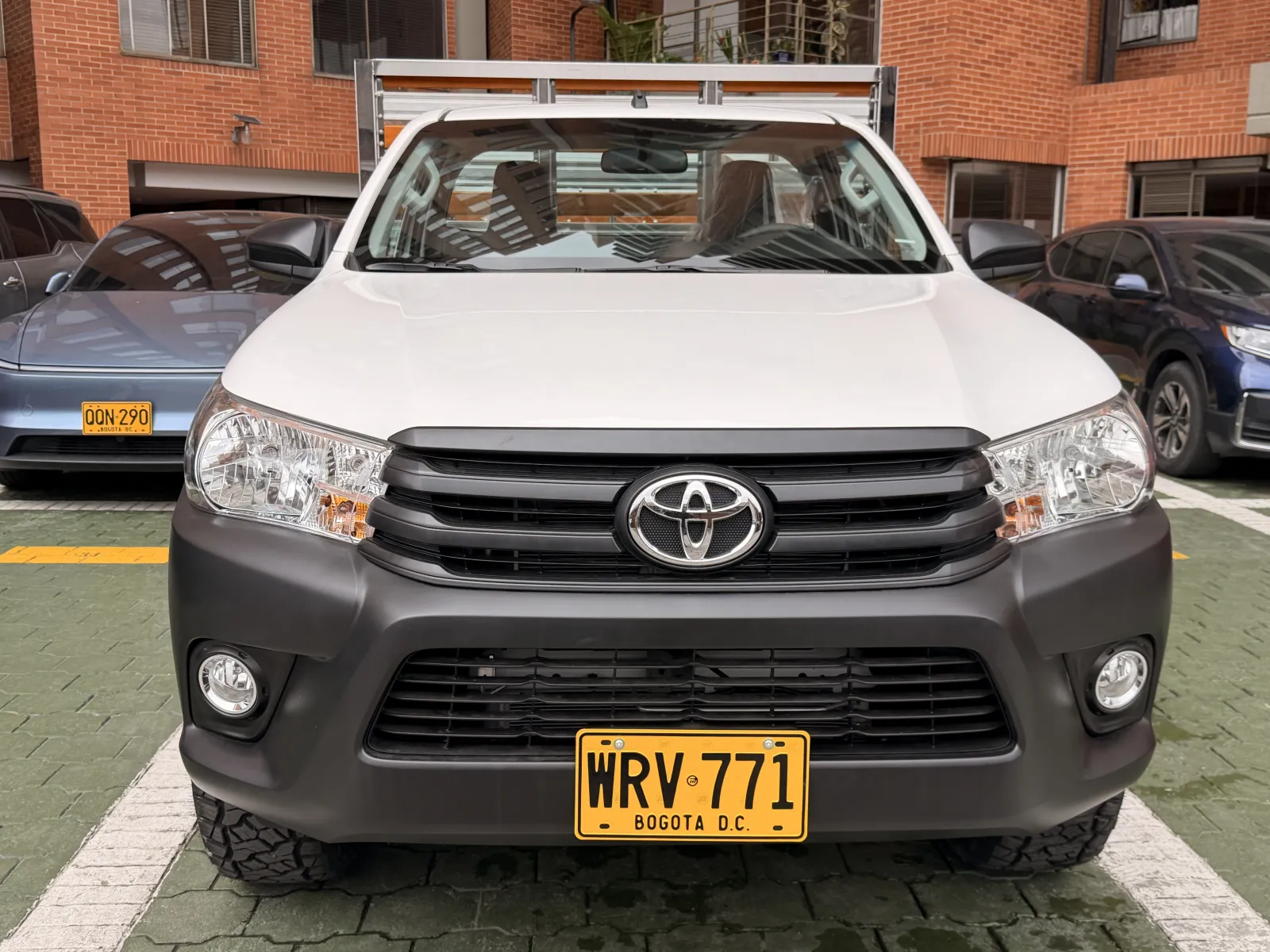 TOYOTA HILUX 2.4 DIÉSEL 4X4 2027