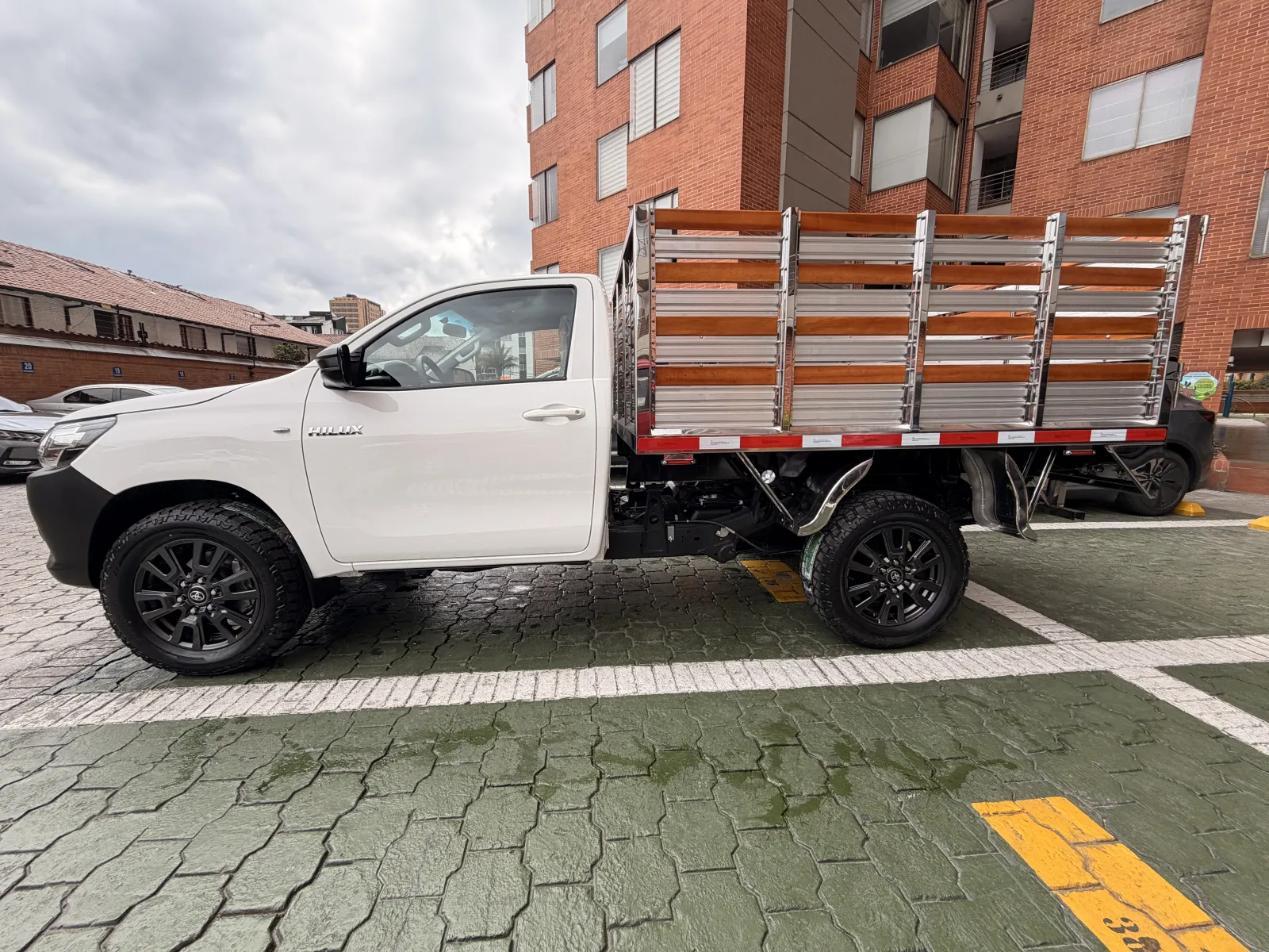 TOYOTA HILUX 2.4 DIÉSEL 4X4 2027