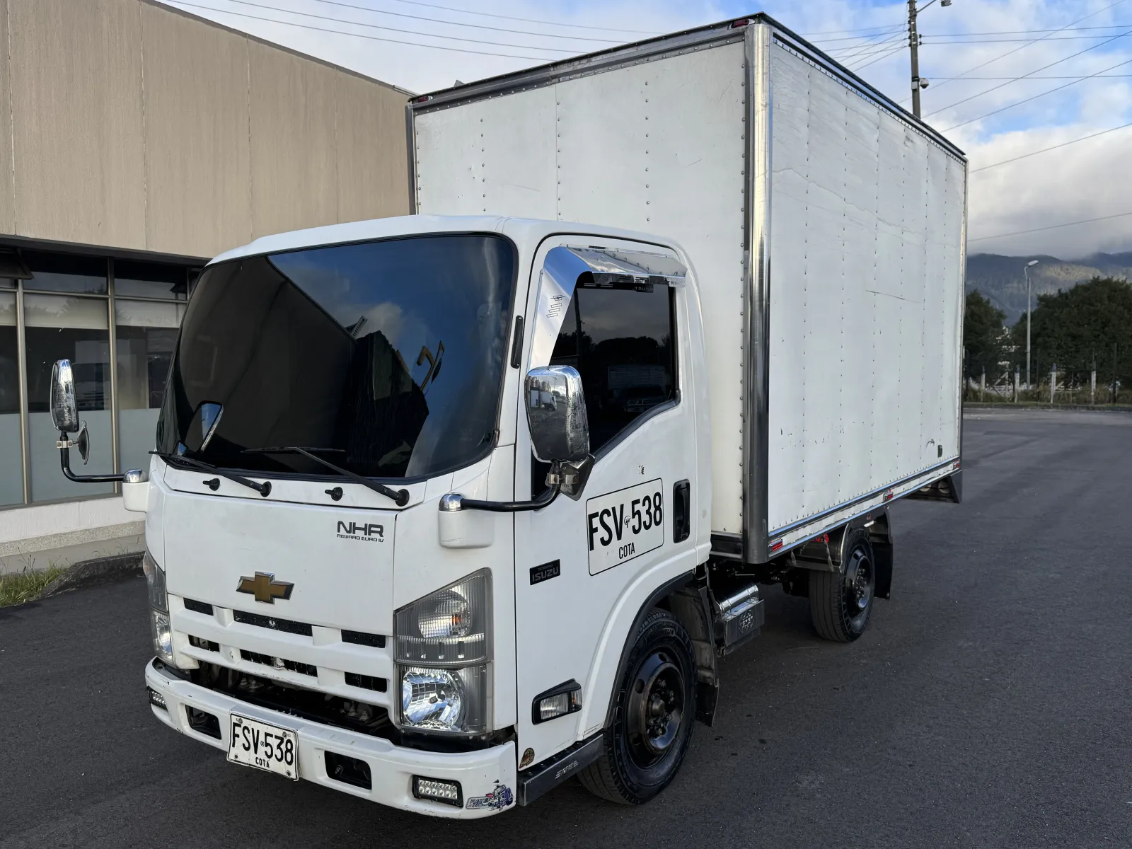 Chevrolet NHR 2020 3.0
