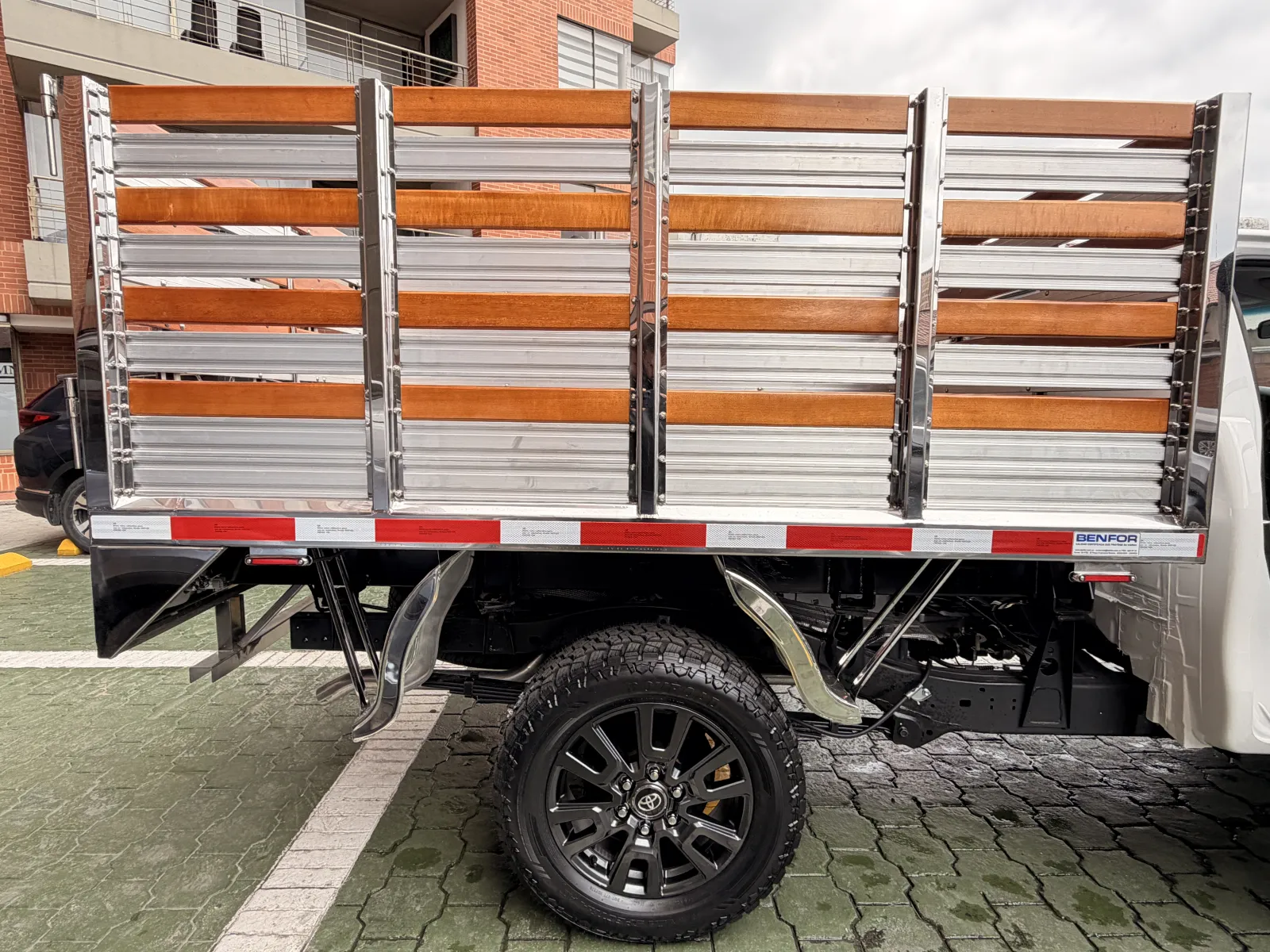 TOYOTA HILUX 2.4 DIÉSEL 4X4 2027