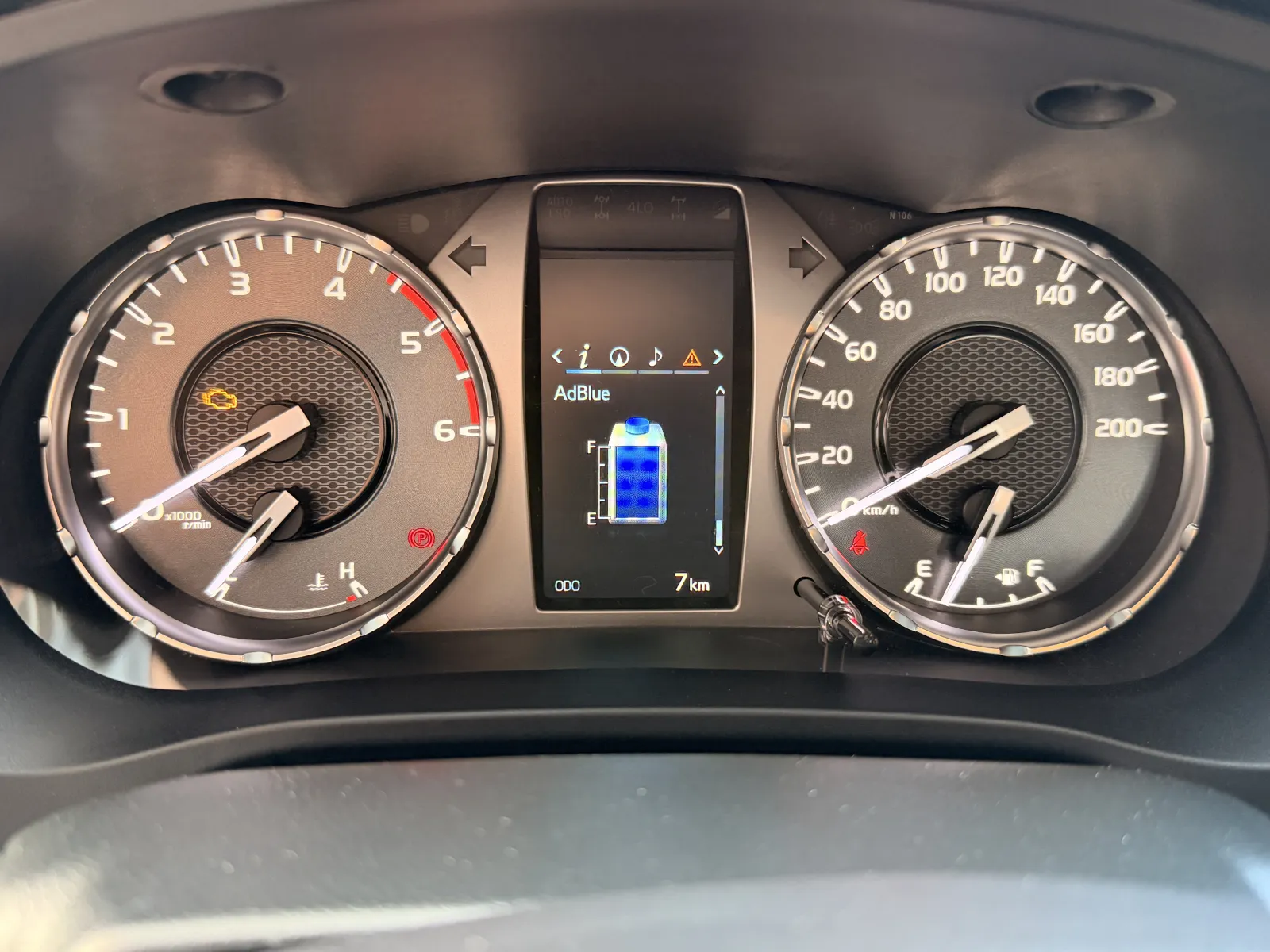 TOYOTA HILUX 2.4 DIÉSEL 4X4 2027