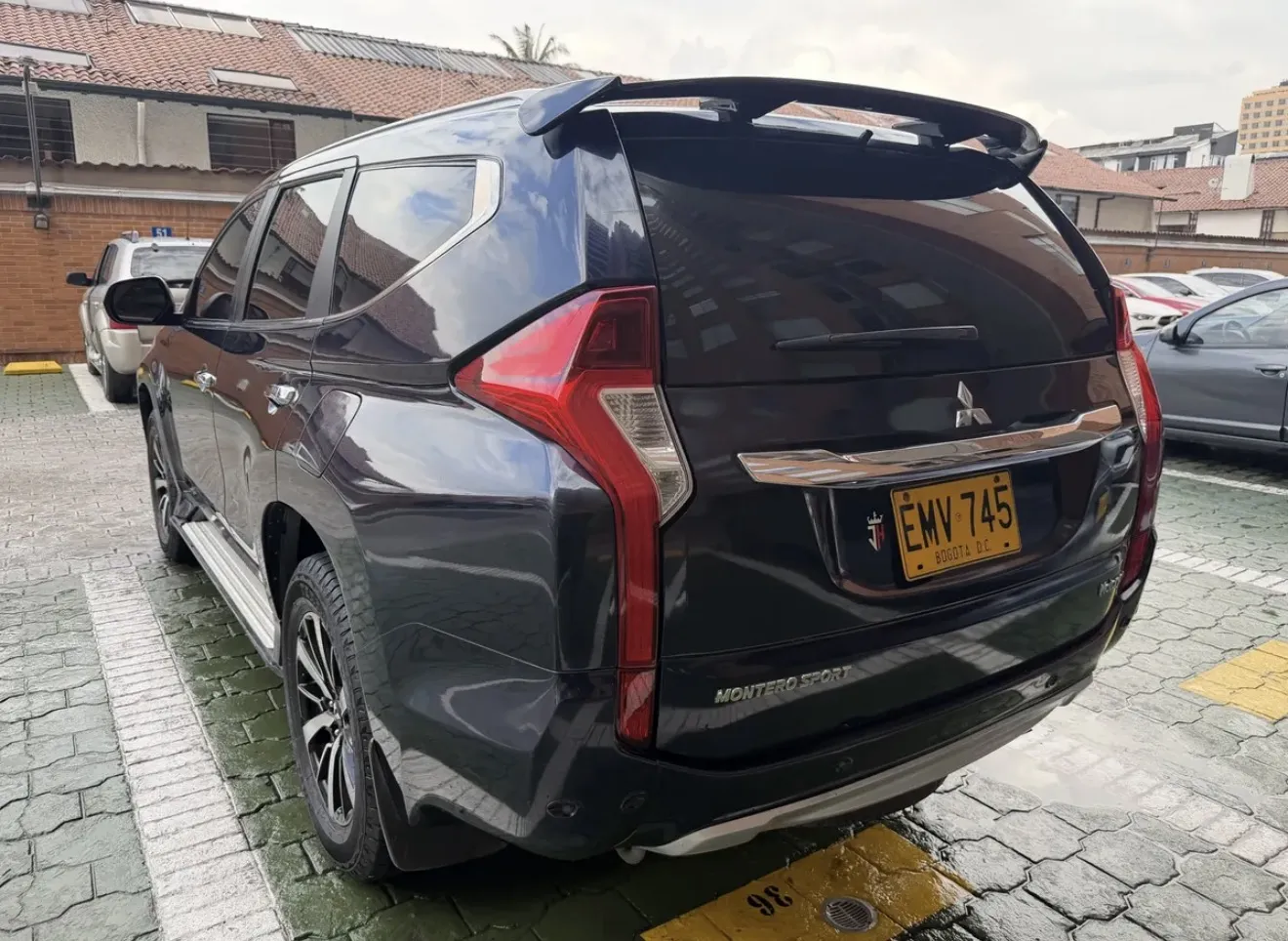 MITSUBISHI MONTERO SPORT GASOLINA 2018